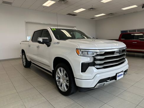 Used 2024 Chevrolet Silverado 1500 High Country AWD/4WD image 4