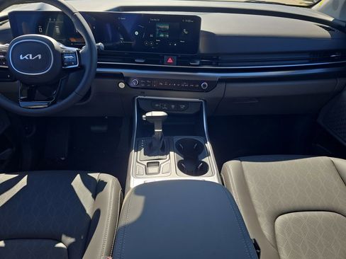 New 2026 Kia Carnival FWD image 14