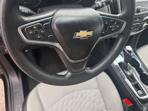 Used 2018 Chevrolet Equinox LT FWD image 19