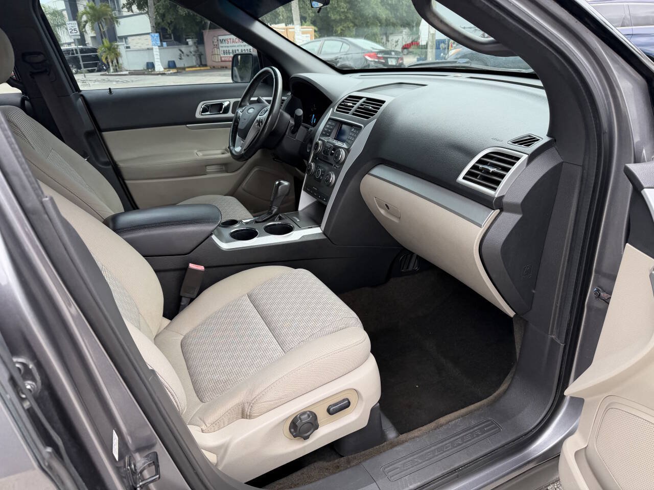 Used 2014 Ford Explorer XLT FWD image 22