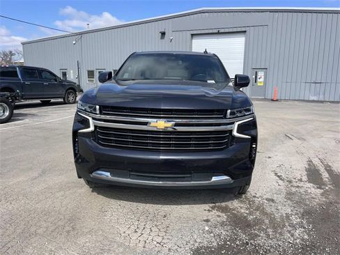 Used 2024 Chevrolet Suburban LT image 8
