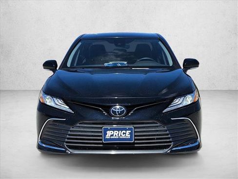 Used 2023 Toyota Camry XLE FWD image 2