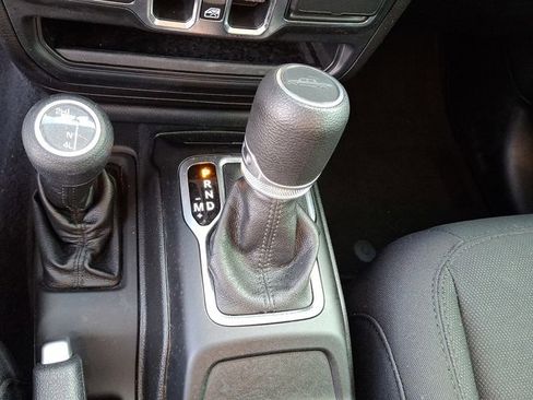 Certified 2020 Jeep Gladiator Sport w/ Quick Order Package 24S image 17