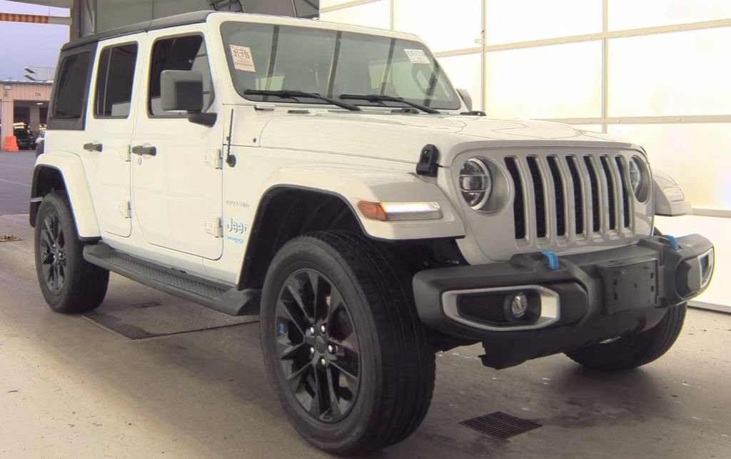 Used 2022 Jeep Wrangler Unlimited Sahara w/ Cold Weather Group AWD/4WD image 4