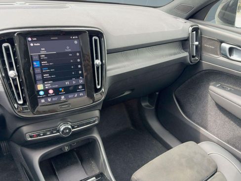 Certified 2023 Volvo C40 P8 Recharge Ultimate image 28