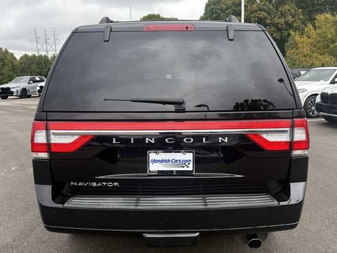 Used 2017 Lincoln Navigator Select image 9