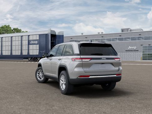 New 2025 Jeep Grand Cherokee Laredo X image 3