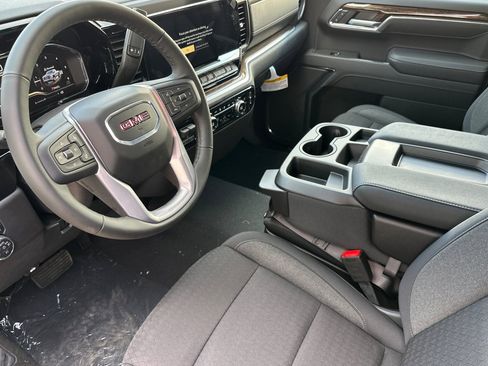 New 2025 GMC Sierra 1500 Elevation image 9