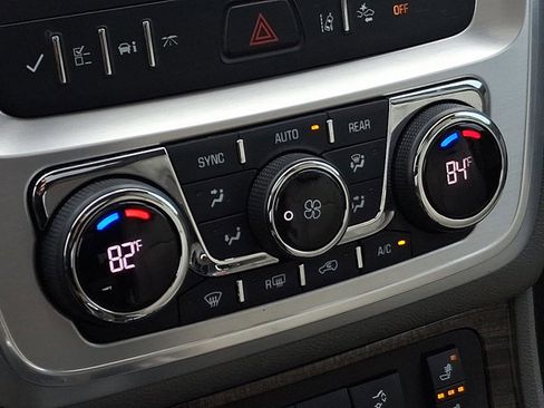 Used 2014 GMC Acadia SLT image 16