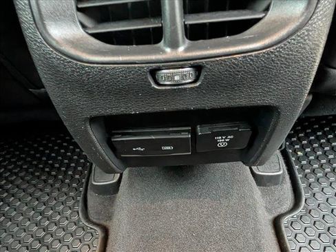 Used 2019 Jeep Cherokee Trailhawk w/ Comfort/Convenience Group AWD/4WD image 17