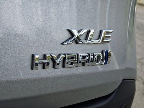 Used 2024 Toyota Sienna XLE image 25