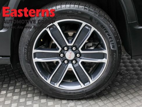 Used 2022 GMC Acadia SLT w/ Technology Package image 8