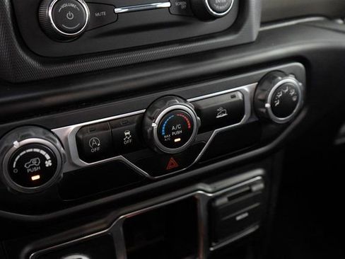 Used 2020 Jeep Gladiator Sport image 23