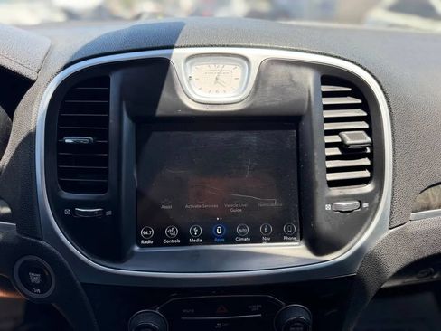 Used 2019 Chrysler 300 Limited RWD image 49