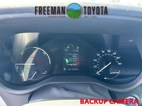 Used 2024 Toyota Sienna LE AWD/4WD image 8