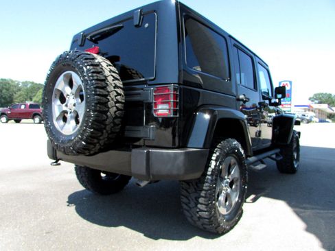 Used 2016 Jeep Wrangler Unlimited Sahara w/ Connectivity Group image 5