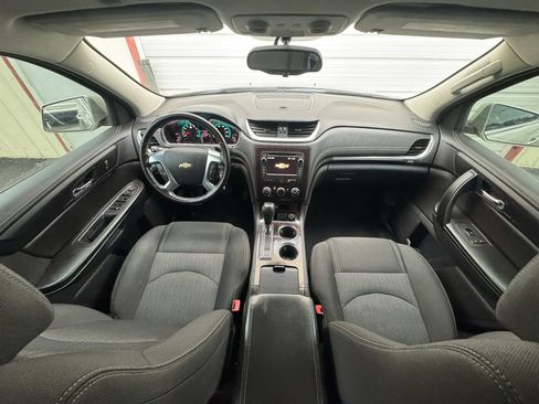 Used 2017 Chevrolet Traverse LT FWD image 19