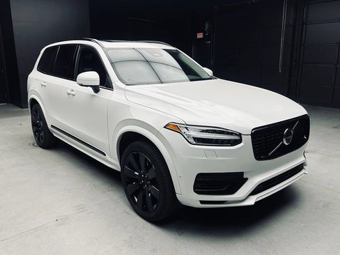 Used 2023 Volvo XC90 T8 Plus w/ Protection Package Premier AWD/4WD image 9