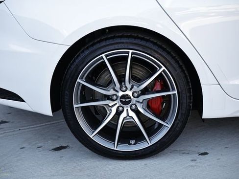 Used 2025 Genesis G70 2.5T image 6