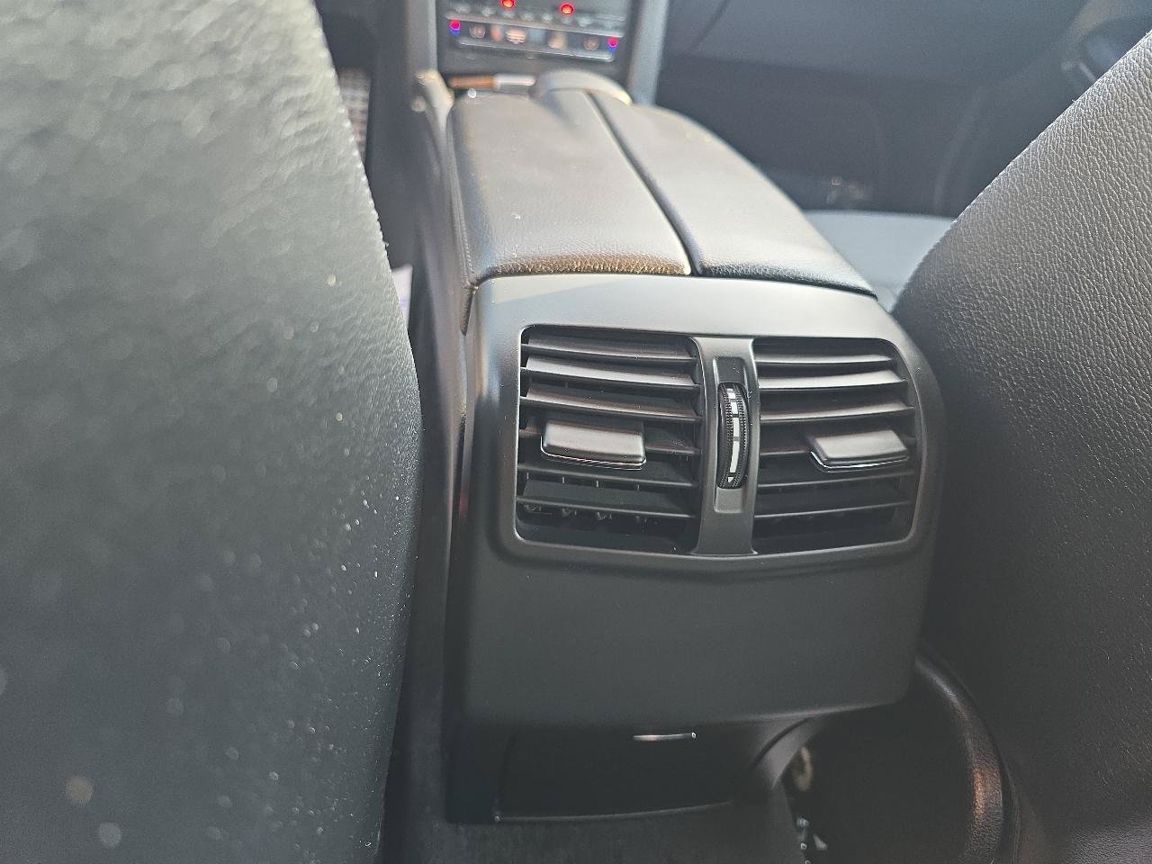 Used 2015 Mercedes-Benz E 400 4MATIC Sedan image 11