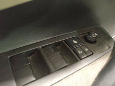 Used 2022 Toyota Corolla LE FWD image 27