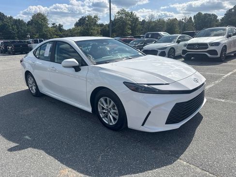 Used 2025 Toyota Camry LE FWD image 7