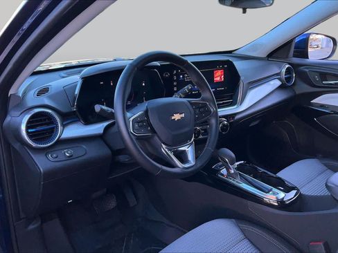 Used 2024 Chevrolet Trax LT w/ Driver Confidence Package FWD image 17