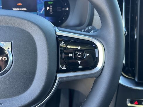 Used 2025 Volvo XC90 T8 Core image 11