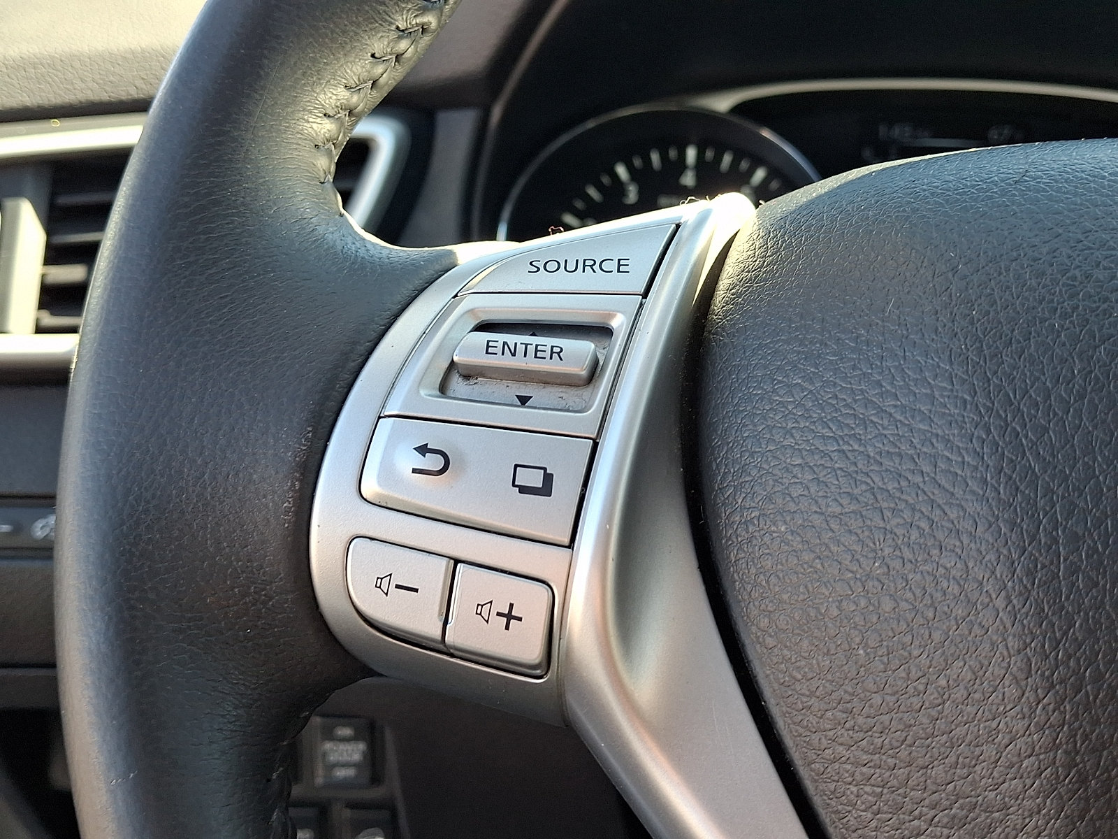 Used 2016 Nissan Rogue SL w/ SL Premium Package AWD/4WD image 21