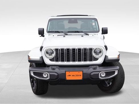 Certified 2025 Jeep Wrangler Unlimited Sahara w/ Safety Group image 16