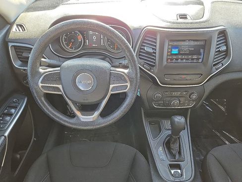 Used 2019 Jeep Cherokee Latitude w/ Popular Appearance Group image 18