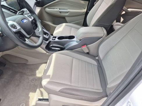 Used 2016 Ford Escape SE w/ Equipment Group 201A FWD image 11