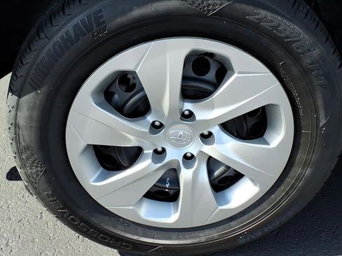 Used 2022 Toyota RAV4 LE image 11