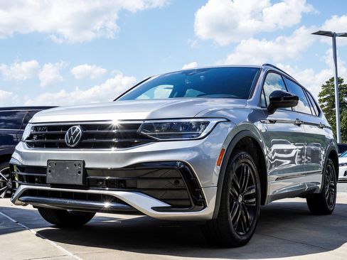 Used 2022 Volkswagen Tiguan SE R-Line image 8