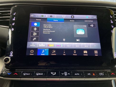 Used 2024 Jeep Wagoneer Series II w/ Flexible Seating Group image 18