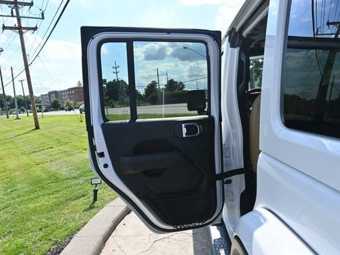 Used 2019 Jeep Wrangler Unlimited Sahara AWD/4WD image 23