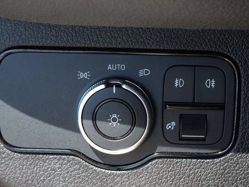 Used 2024 Mercedes-Benz Sprinter 2500 image 27