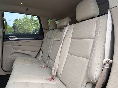 Used 2020 Jeep Grand Cherokee Laredo RWD image 15