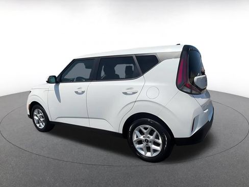 Used 2025 Kia Soul LX w/ LX Technology Package FWD image 10