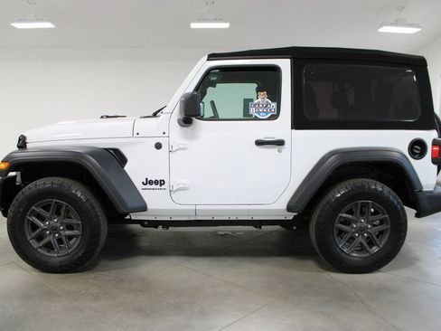 Used 2024 Jeep Wrangler Sport AWD/4WD image 6