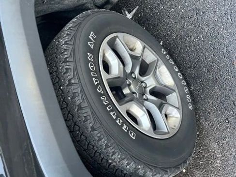 Used 2019 Jeep Cherokee Trailhawk w/ Comfort/Convenience Group image 10