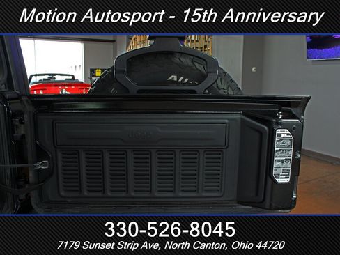 Used 2018 Jeep Wrangler Unlimited Sahara w/ Uconnect 4C Nav & Sound Group AWD/4WD image 12