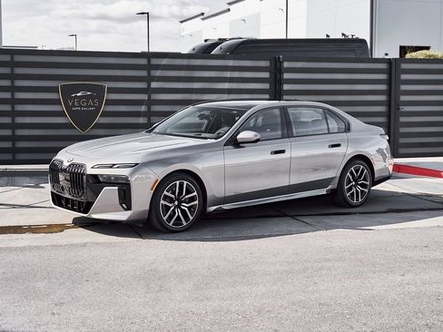 Used 2024 BMW 760i xDrive image 5