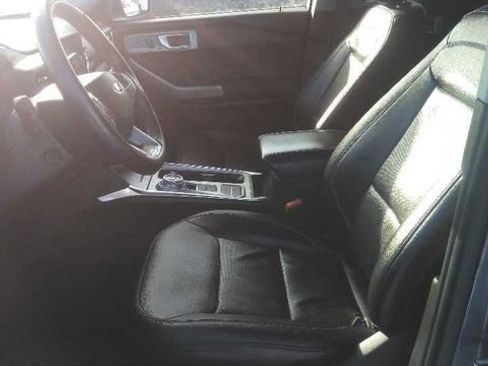 Used 2021 Ford Explorer Limited w/ Equipment Group 301A image 2
