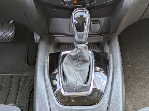 Used 2019 Nissan Rogue SV FWD image 16
