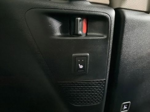 Used 2020 Chrysler Pacifica Limited image 29