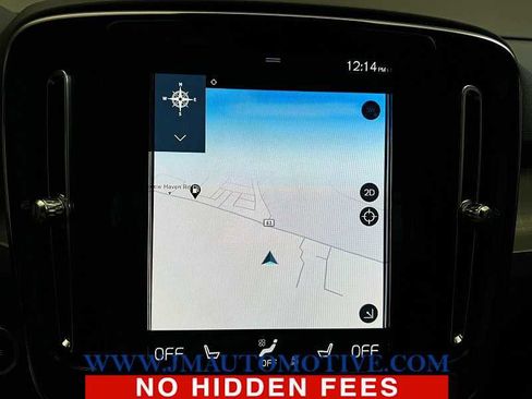 Used 2022 Volvo XC40 T5 Momentum w/ Premium Package image 24