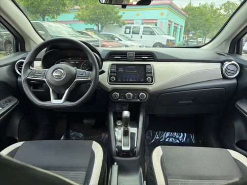 Used 2021 Nissan Versa SV FWD image 11