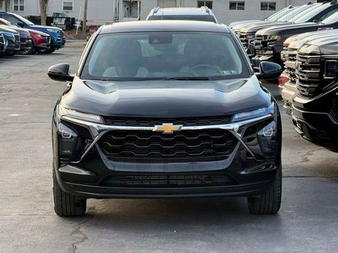 Used 2024 Chevrolet Trax LS w/ LS Convenience Package image 2