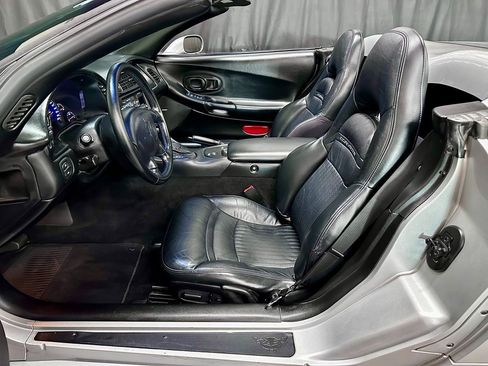 Used 2001 Chevrolet Corvette Convertible w/ Preferred Equipment Group2 image 15